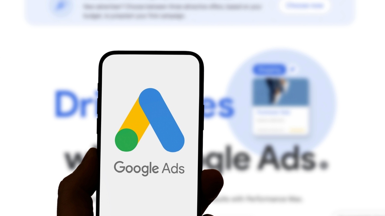 Landing Page vs Site Vitrine : Pourquoi vos publicités Google Ads ne convertissent pas ?