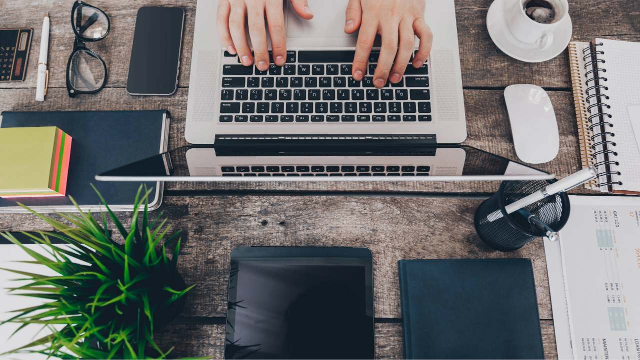 Agence Web ou Freelance à Toulon : Le vrai prix d&rsquo;un site internet qui rapporte